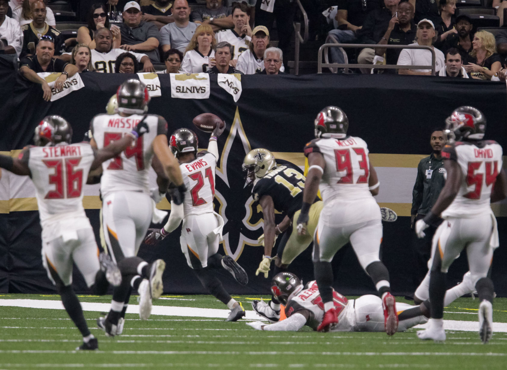 saintsbucs2557.091018.jpg